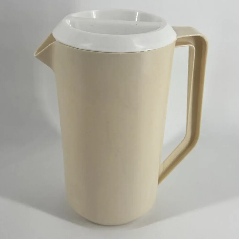 RUBBERMAID 2 1/4 qts Almond Beverage Pitcher #2129 & White Ice Guard Lid
